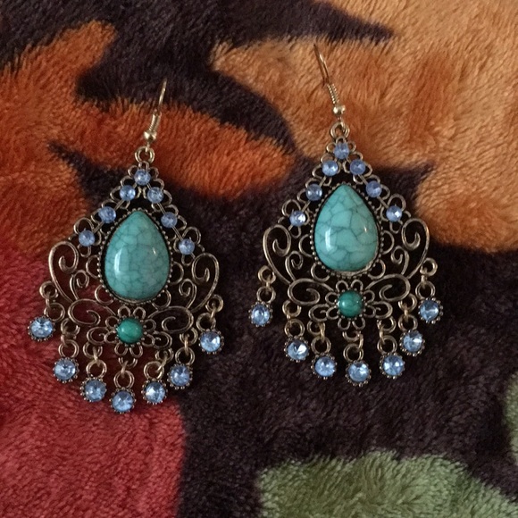 Beautiful earrings - Picture 2 of 2